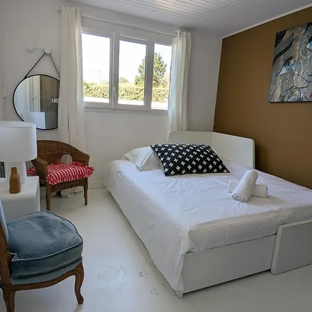 Holiday home Esprit Entre Jardin & Du Porteau