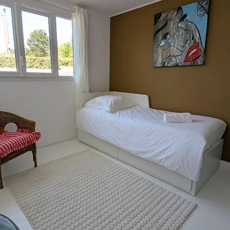 Holiday home Esprit Entre Jardin & Du Porteau