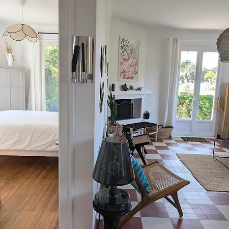 Esprit Entre Jardin & Du Porteau بيت للعطل بورنيك