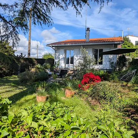 Holiday home Esprit Entre Jardin & Du Porteau *